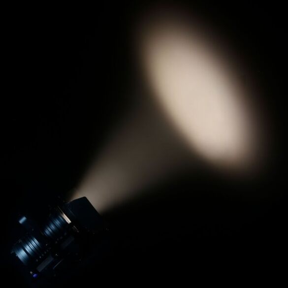 Cameo TS 200 WW - Spot pour théâtre avec lentille de Fresnel et LED blanc chaud 180 W, boîtier noir