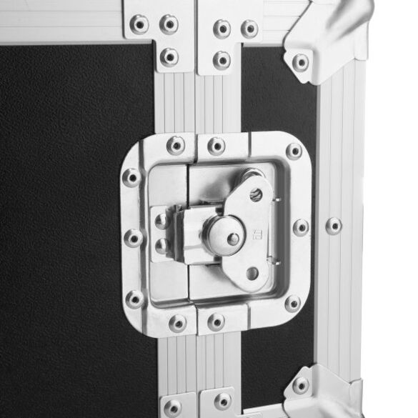 Cameo INSTANT FOG 1700 T PRO - Machine à fumée de tournée d’une puissance de chauffage de 1 700 W