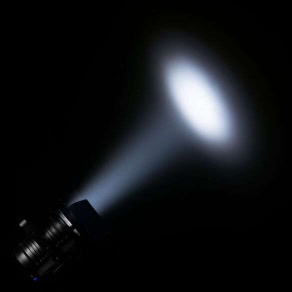 Cameo TS 200 FC - Theater Spot with Fresnel Lens and 200 W 6-in-1 LED in black Housing